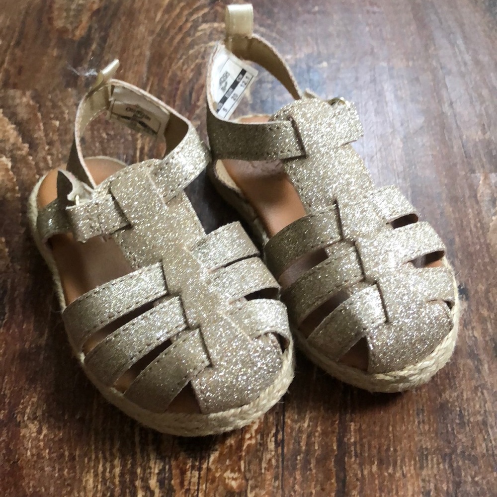 OshKosh glittery gold sandals, size 5